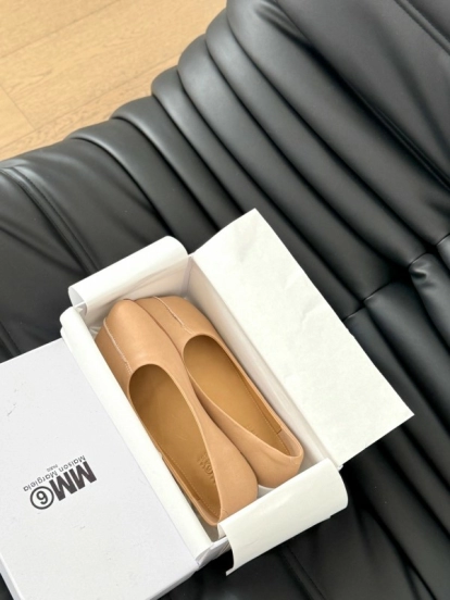 2025 Women MM6 Beige Leather Ballet Flat KFY00280