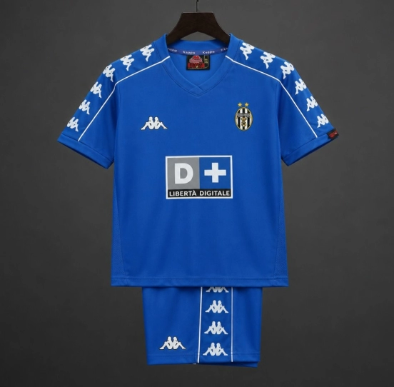 Retro 99/00 Juventus Away Jersey